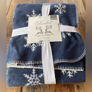 New Snowflake Throw Blanket